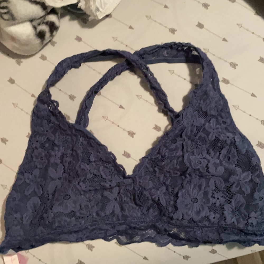 Bras - Picture 7 of 9